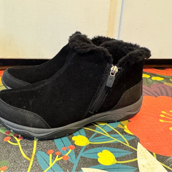 Easy Spirit Explore24 Women’s Black Esprisco Suede Booties Faux Fur Sz 7.5 Wide - Picture 1 of 7